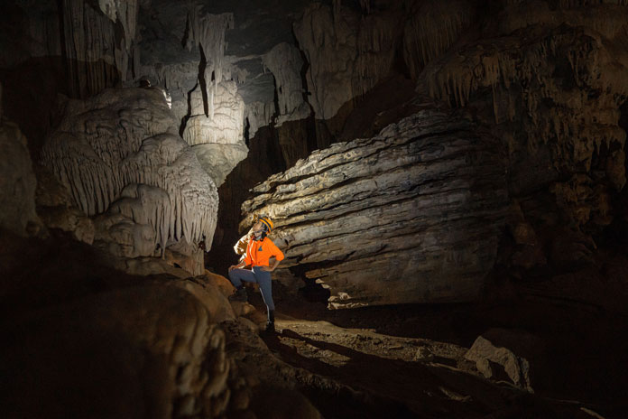 Take nice pictures inside the cave.