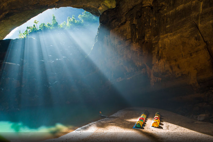 Camp inside the world's third largest cave - Hang En