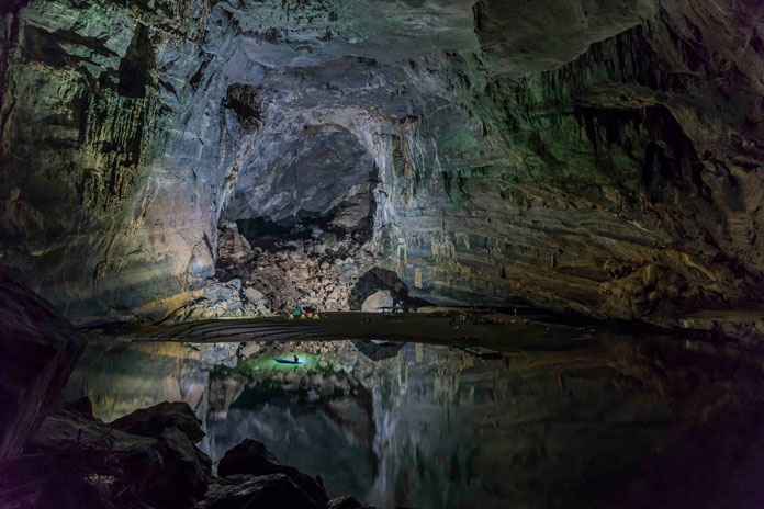 Illusory Hang Én camp at night