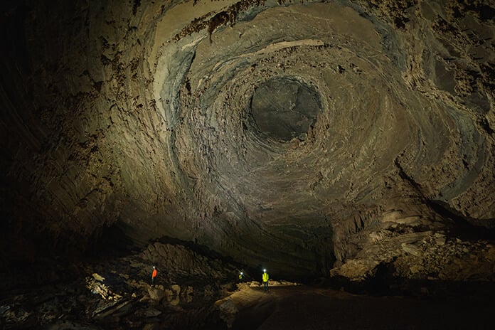 A giant tornado on the ceiling of the cave in Hang Tien 1.