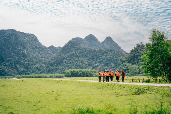 Trekking across vast grassland towards Rao Nan River.