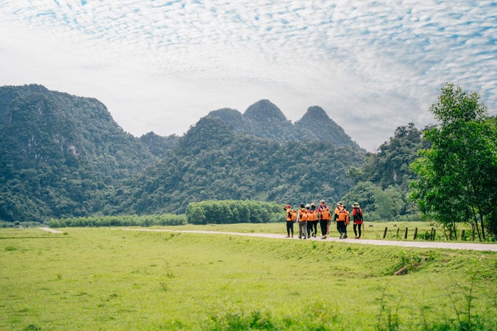Trekking across vast grassland towards Rao Nan River.