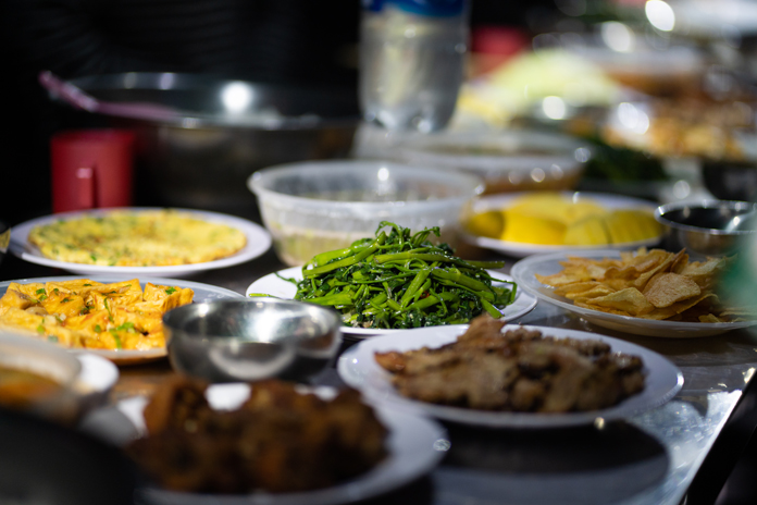 Delicious dishes at the campsite are prepared by local chefs.