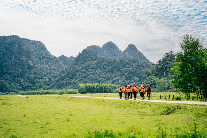 The trip will start with a 2.5km flat walk through green fields.