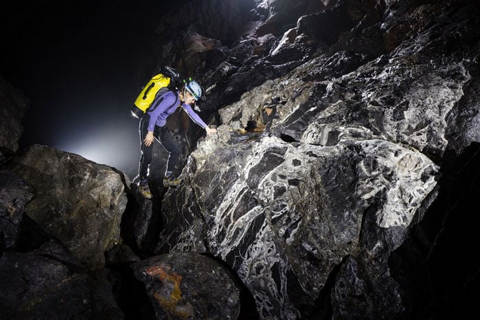 There is a fossil passage near the underground river in Son Doong Cave.