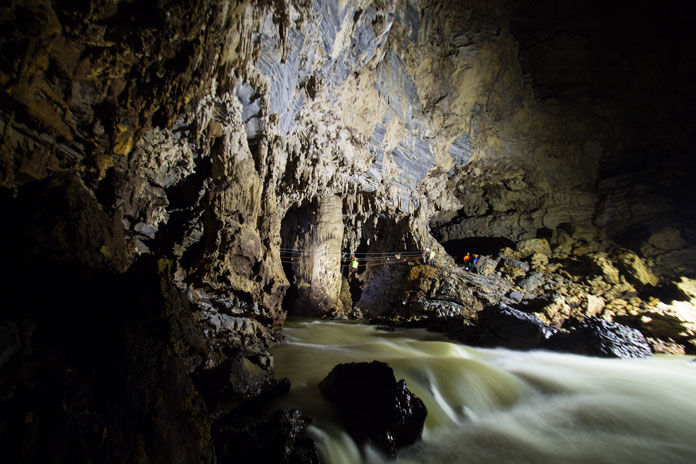 Experience the flying fox inside Hang Tien 1 with a safety system in case of high water 