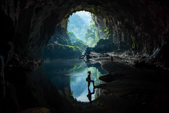 Vòm hang Vịnh Dài ấn tượng