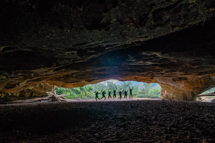 The small entrance of Hang En Cave.