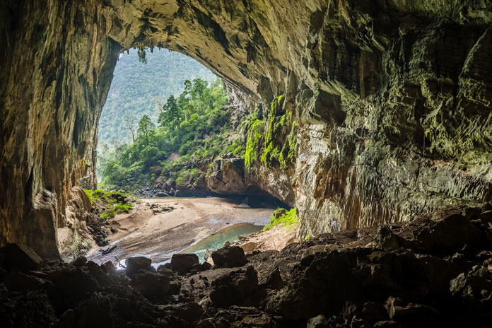 The exit of Hang En reaching up to 120 meters.