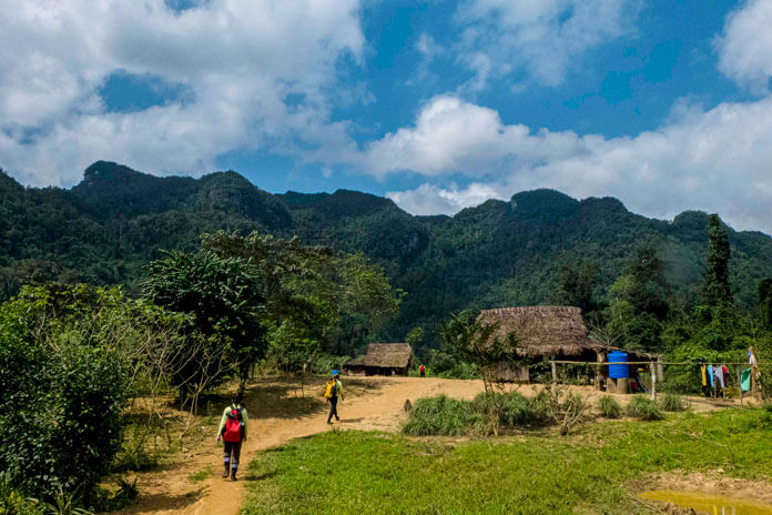 Doong Village is the place to stop for lunch on the first day of the trip. This is a small village of the Bru-Van Kieu ethnic minority.